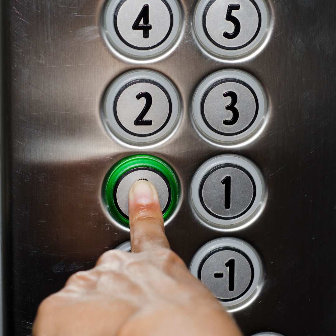 Botones de un ascensor